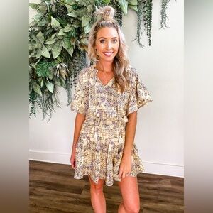 Entro NWT tasseled Paisley Dress Sz Medium Flutter Sleeve Ruffle